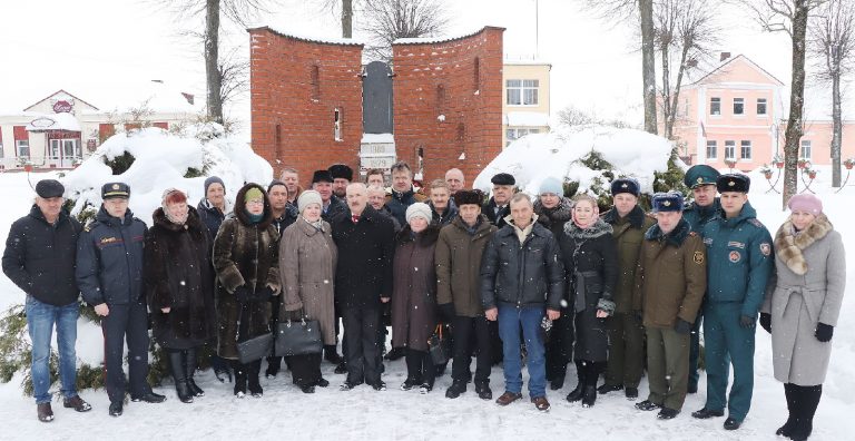 Картинки поклонимся и мертвым и живым